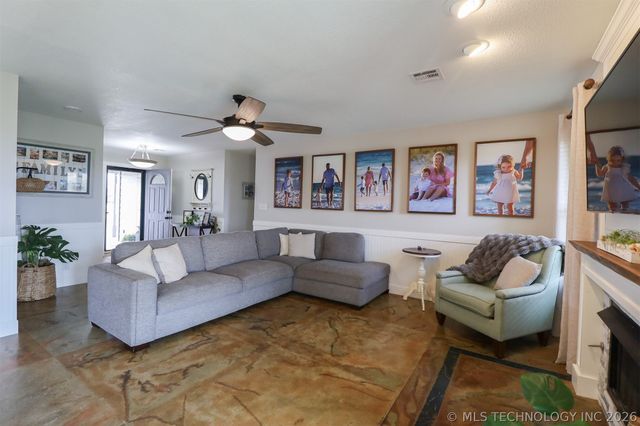 24915 S Meadow Ridge Road, Claremore, OK 74019