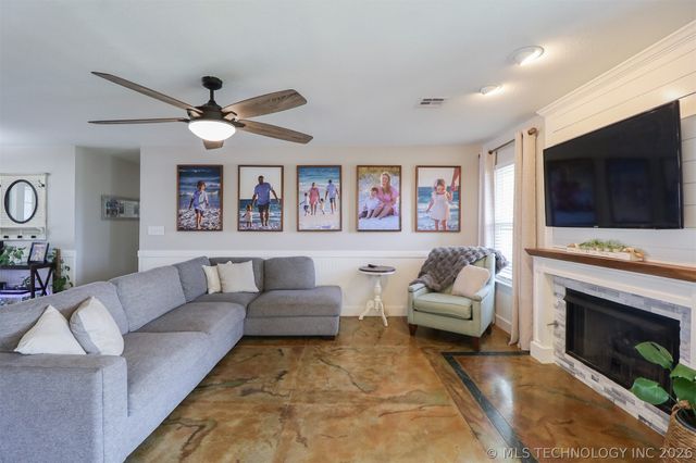 24915 S Meadow Ridge Road, Claremore, OK 74019