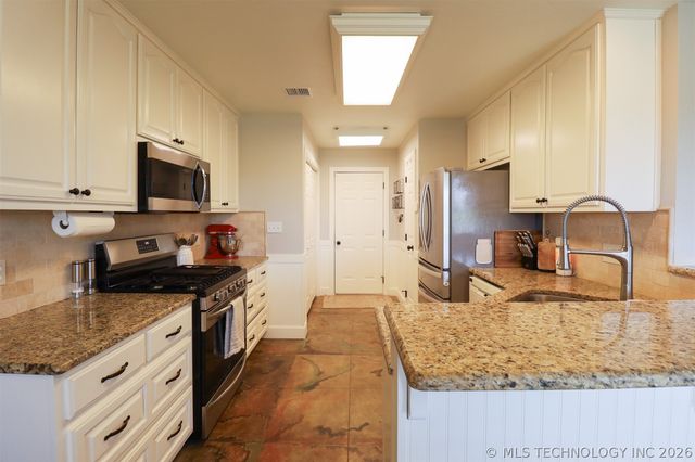 24915 S Meadow Ridge Road, Claremore, OK 74019