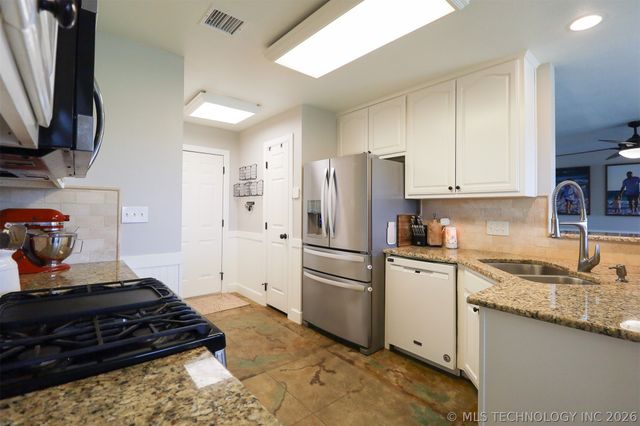 24915 S Meadow Ridge Road, Claremore, OK 74019