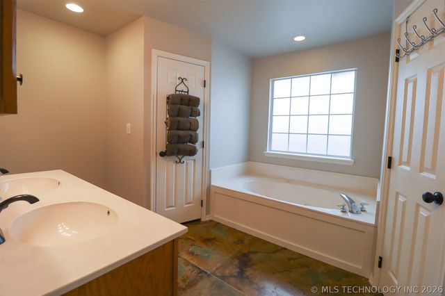 24915 S Meadow Ridge Road, Claremore, OK 74019