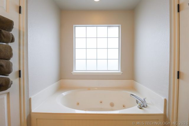 24915 S Meadow Ridge Road, Claremore, OK 74019