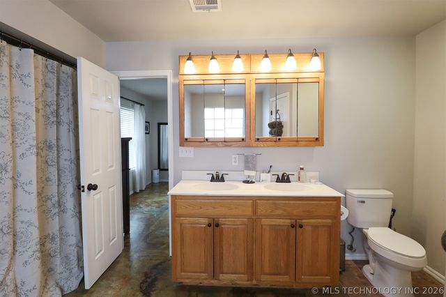 24915 S Meadow Ridge Road, Claremore, OK 74019