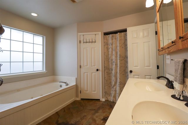 24915 S Meadow Ridge Road, Claremore, OK 74019