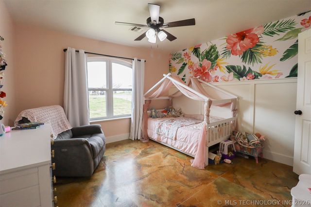 24915 S Meadow Ridge Road, Claremore, OK 74019