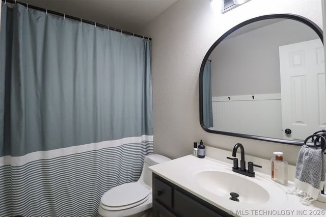 24915 S Meadow Ridge Road, Claremore, OK 74019