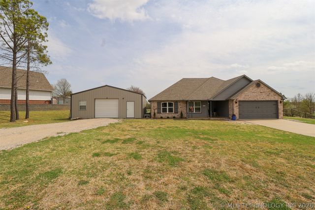 24915 S Meadow Ridge Road, Claremore, OK 74019