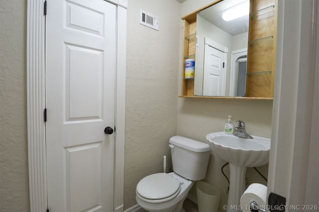 24915 S Meadow Ridge Road, Claremore, OK 74019