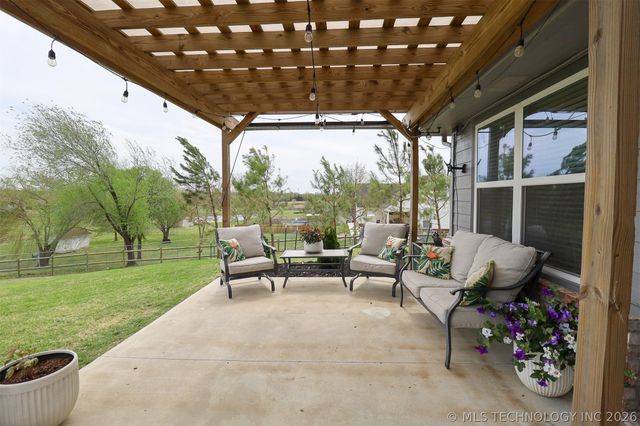 24915 S Meadow Ridge Road, Claremore, OK 74019