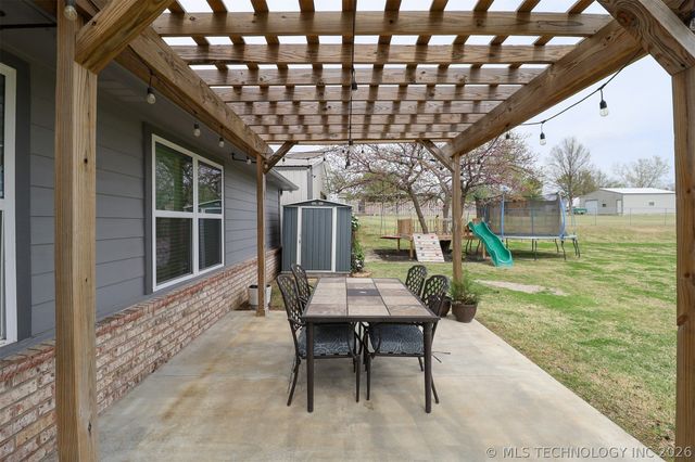 24915 S Meadow Ridge Road, Claremore, OK 74019