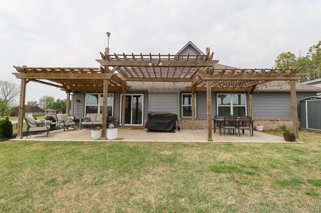 24915 S Meadow Ridge Road, Claremore, OK 74019