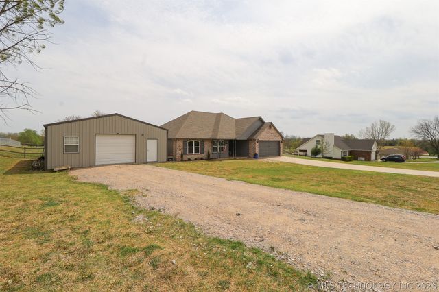 24915 S Meadow Ridge Road, Claremore, OK 74019