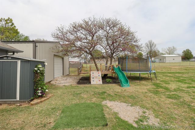 24915 S Meadow Ridge Road, Claremore, OK 74019