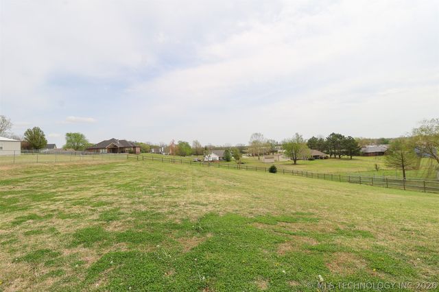24915 S Meadow Ridge Road, Claremore, OK 74019