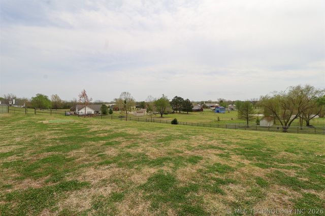 24915 S Meadow Ridge Road, Claremore, OK 74019