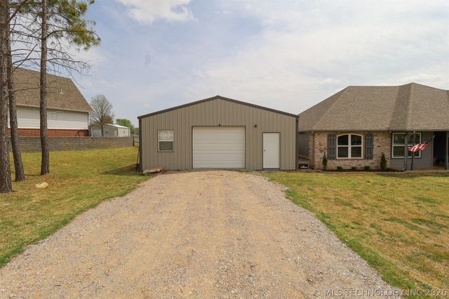 24915 S Meadow Ridge Road, Claremore, OK 74019