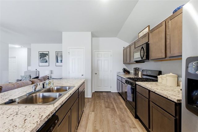 1016 S Colt Lane, Mustang, OK 73064