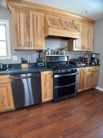 1885 Loganberry Lane, Crown Point, IN 46307