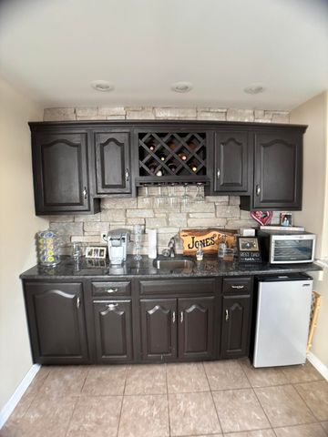 1885 Loganberry Lane, Crown Point, IN 46307