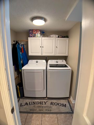 1885 Loganberry Lane, Crown Point, IN 46307