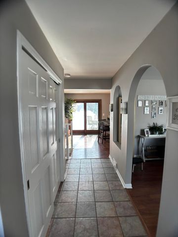 1885 Loganberry Lane, Crown Point, IN 46307