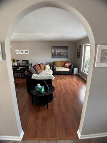 1885 Loganberry Lane, Crown Point, IN 46307