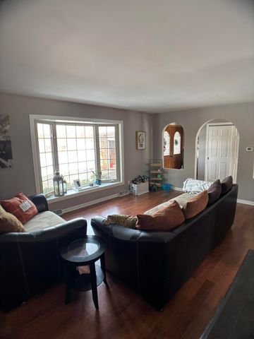 1885 Loganberry Lane, Crown Point, IN 46307