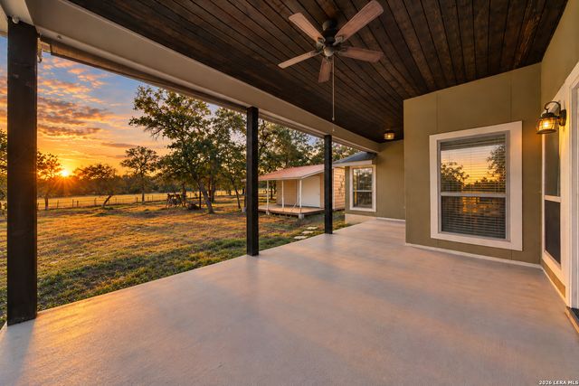 237 Great Oaks Blvd, La Vernia, TX 78121
