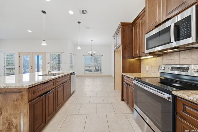 237 Great Oaks Blvd, La Vernia, TX 78121