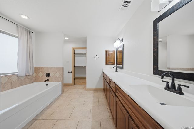 237 Great Oaks Blvd, La Vernia, TX 78121