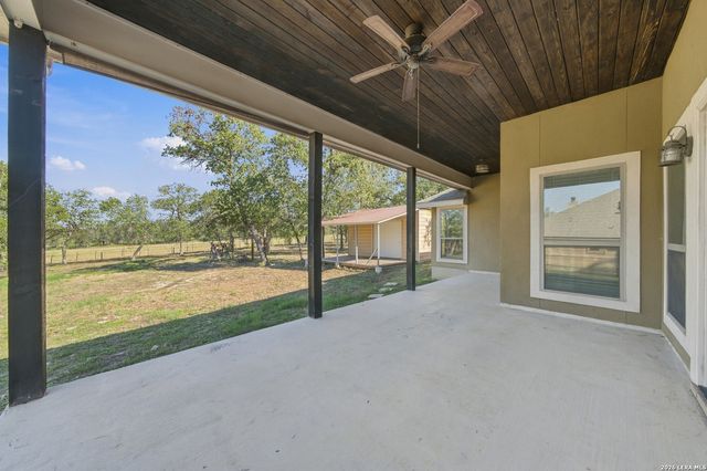 237 Great Oaks Blvd, La Vernia, TX 78121