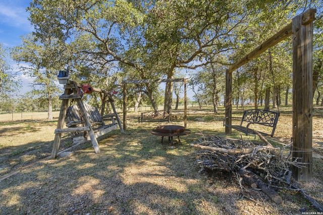 237 Great Oaks Blvd, La Vernia, TX 78121