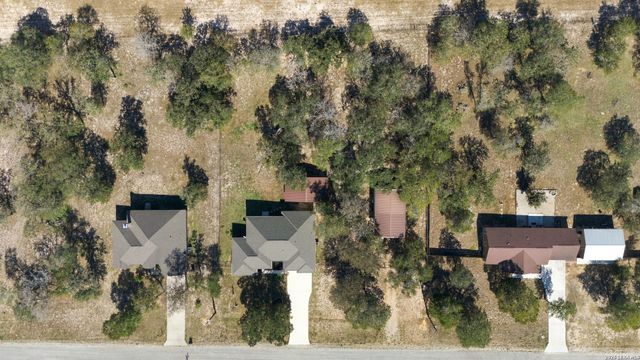 237 Great Oaks Blvd, La Vernia, TX 78121