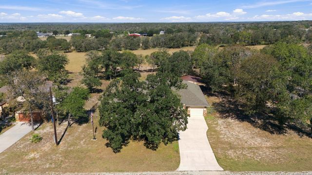 237 Great Oaks Blvd, La Vernia, TX 78121
