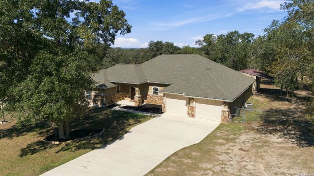237 Great Oaks Blvd, La Vernia, TX 78121