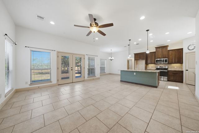 237 Great Oaks Blvd, La Vernia, TX 78121