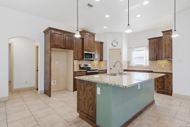 237 Great Oaks Blvd, La Vernia, TX 78121