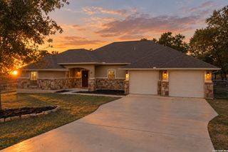 237 Great Oaks Blvd, La Vernia, TX 78121
