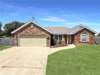 475 Benton Drive, Pea Ridge, AR 72751