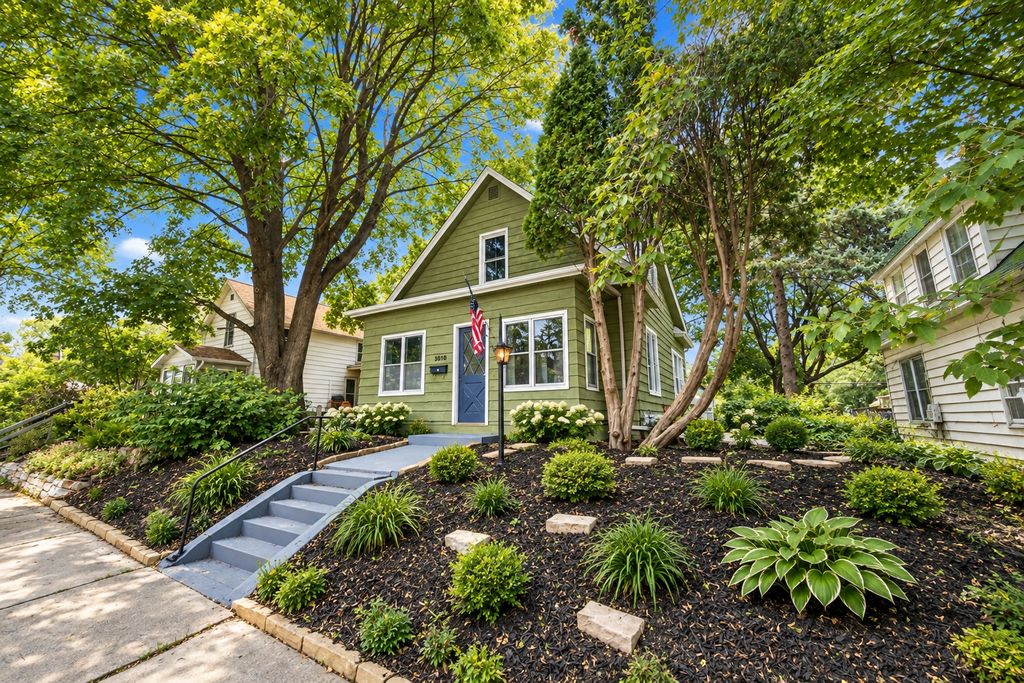 3010 Vincent Avenue N, Minneapolis, MN 55411 — exterior