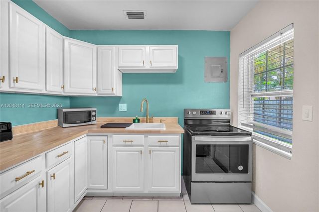 261 SW 15th St 3, Dania Beach, FL 33004