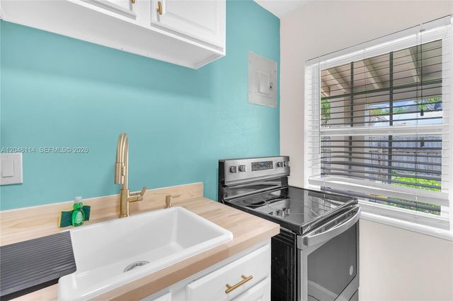 261 SW 15th St 3, Dania Beach, FL 33004