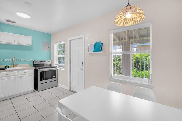 261 SW 15th St 3, Dania Beach, FL 33004