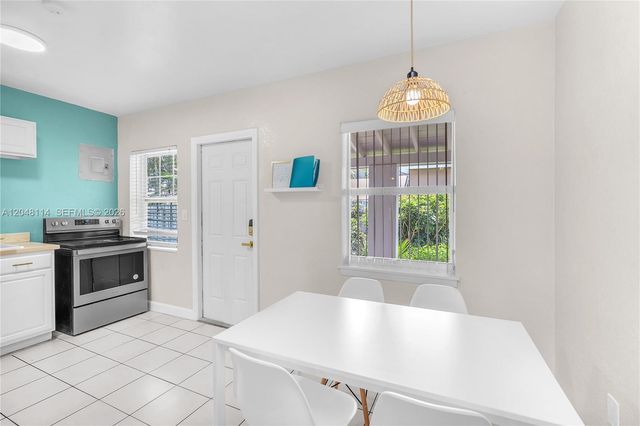 261 SW 15th St 3, Dania Beach, FL 33004
