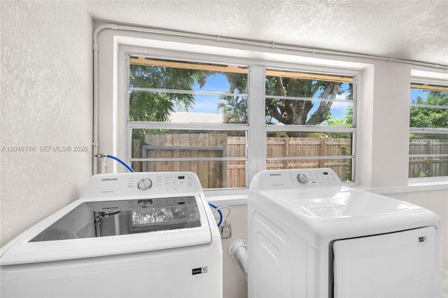 261 SW 15th St 3, Dania Beach, FL 33004