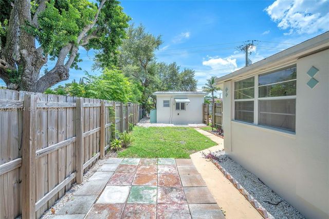 261 SW 15th St 3, Dania Beach, FL 33004