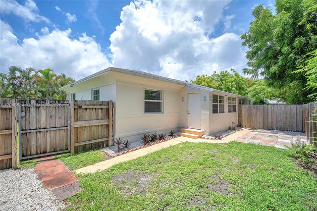 261 SW 15th St 3, Dania Beach, FL 33004