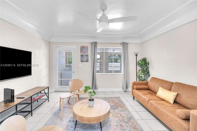 261 SW 15th St 3, Dania Beach, FL 33004