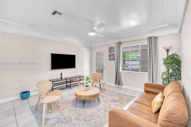 261 SW 15th St 3, Dania Beach, FL 33004