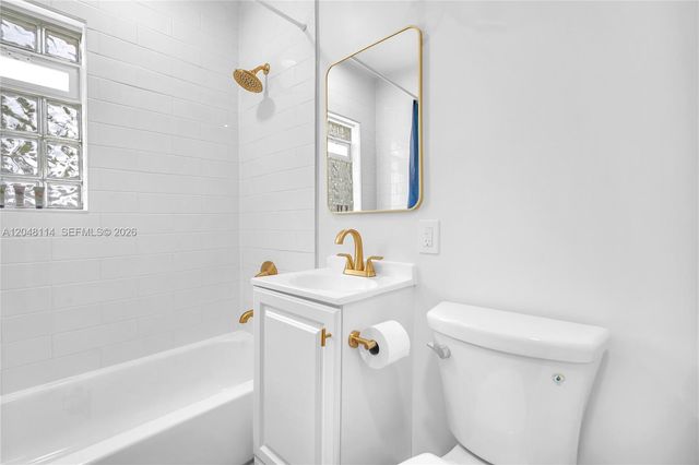 261 SW 15th St 3, Dania Beach, FL 33004